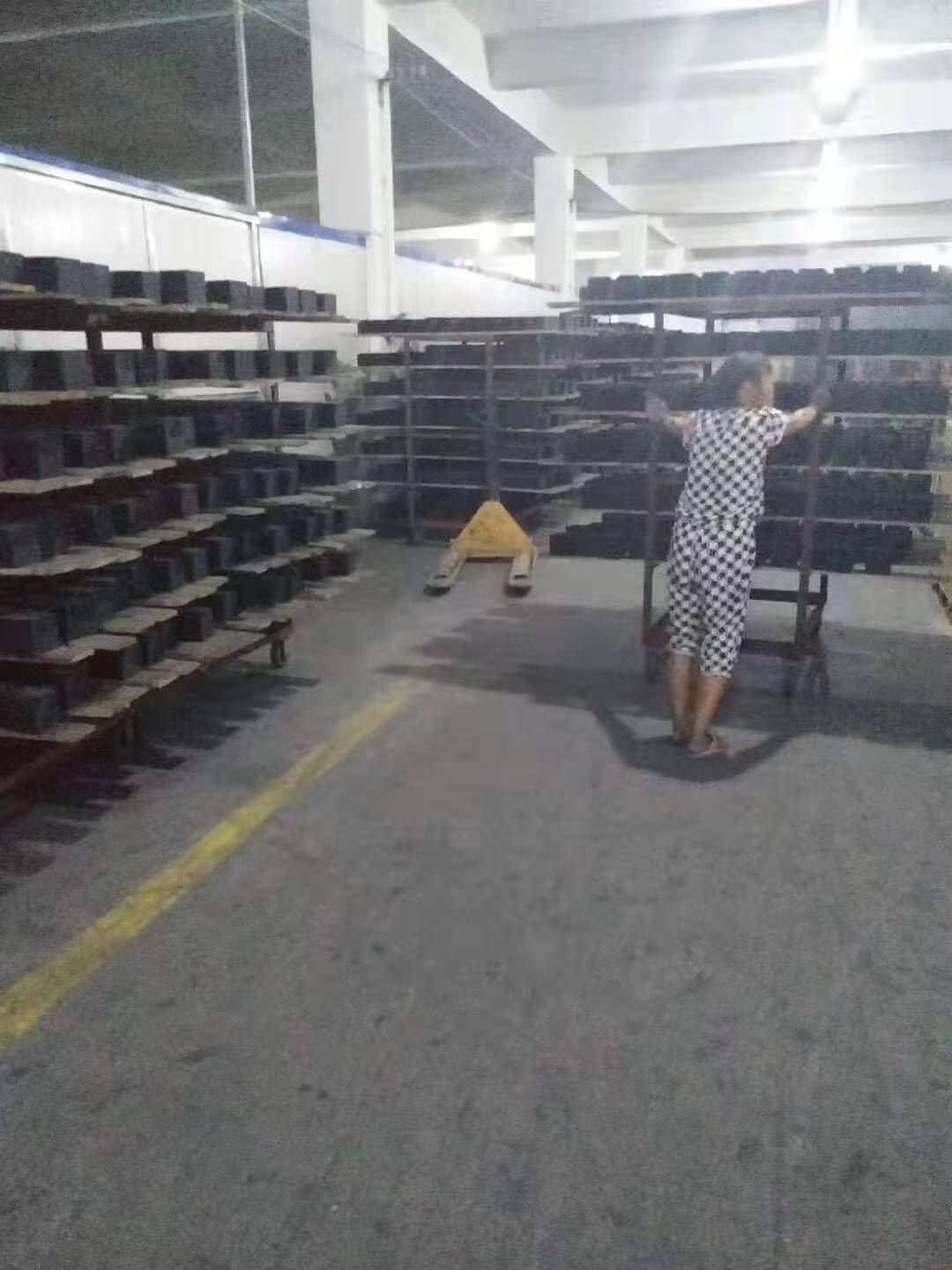 <a href=http://m.6060dd.com/fwzhxt/ target=_blank class=infotextkey>蜂窩活性炭</a>3000m3大型倉庫