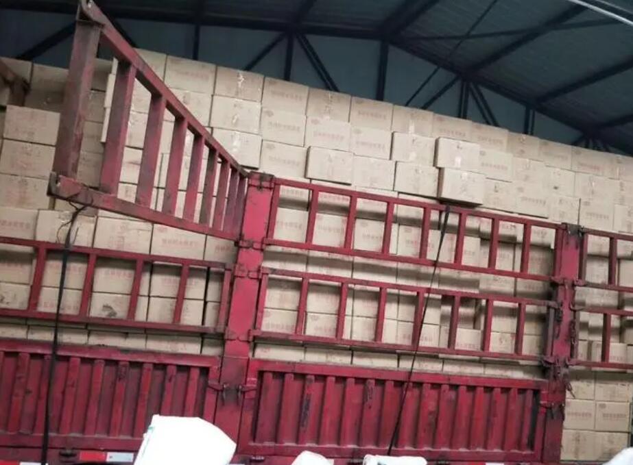 特種<a href=http://m.6060dd.com/fwzhxt/ target=_blank class=infotextkey>蜂窩活性炭</a>裝車發(fā)貨